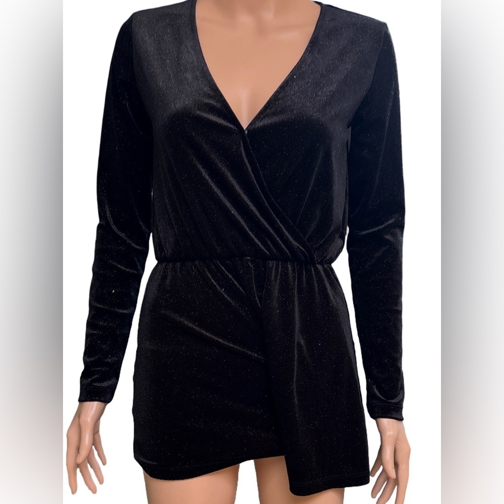 Divided H&M Black Velvet Glitter Sparkly V-Neck Long Sleeve Romper Size 2